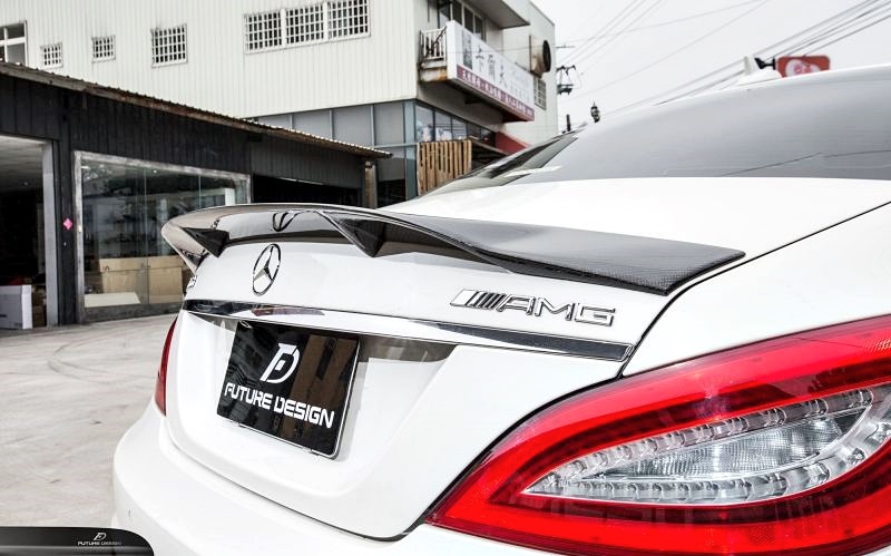 W218 CLS - Renntech style Carbon Trunk Spoiler 02